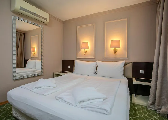 Attaché Hotel 3*