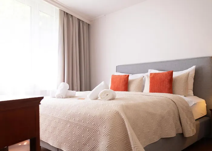 Attaché Hotel 3*