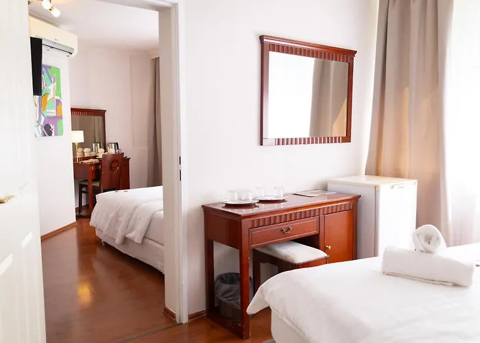 Attaché Hotel 3*